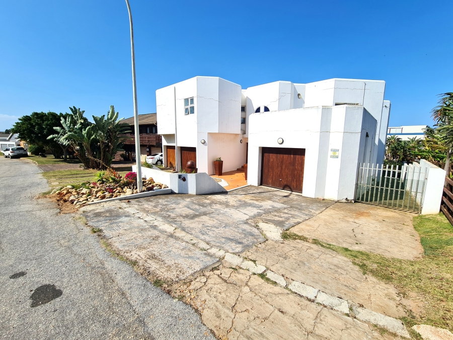 5 Bedroom Property for Sale in Wavecrest Eastern Cape